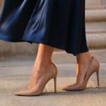 découvrez quelles chaussures assortir avec une robe bleu marine pour un look élégant et harmonieux, que ce soit pour une occasion décontractée ou formelle.