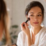 découvrez nos astuces simples et efficaces pour un maquillage naturel et élégant, qui met en valeur votre beauté sans jamais paraître vulgaire.